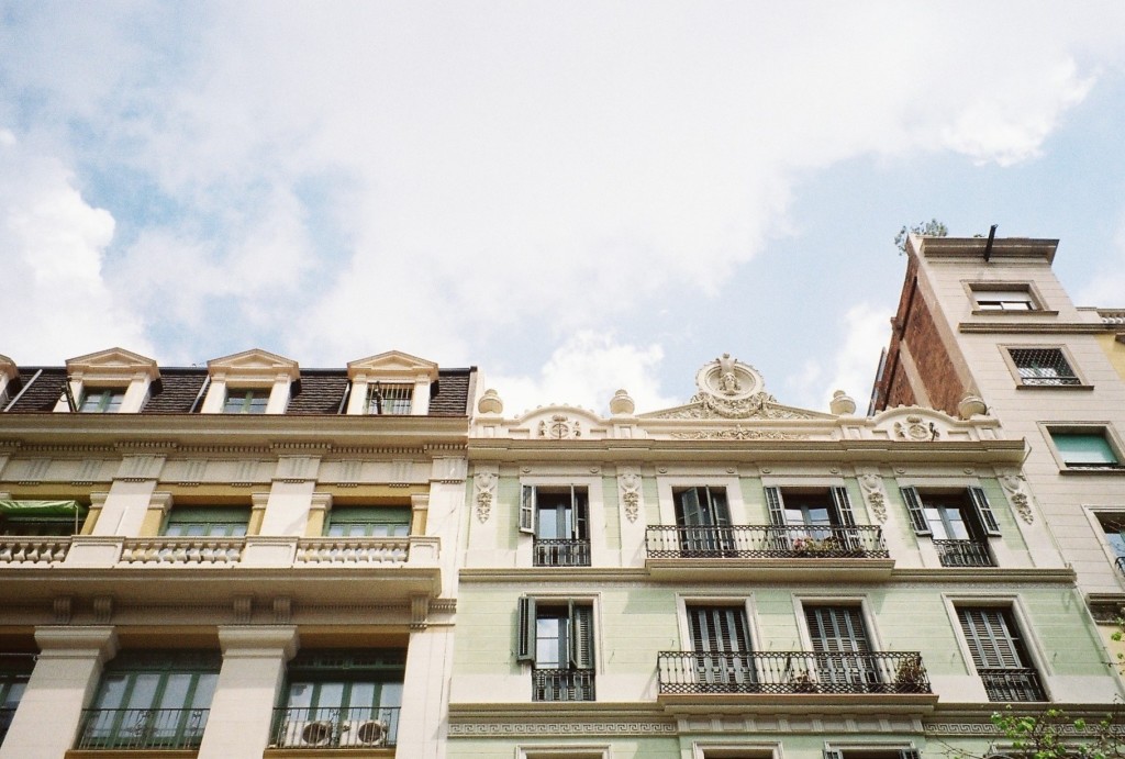 barcelona architecture, barcelona film photos, film photography, travel film photography, Rambla Catalunya